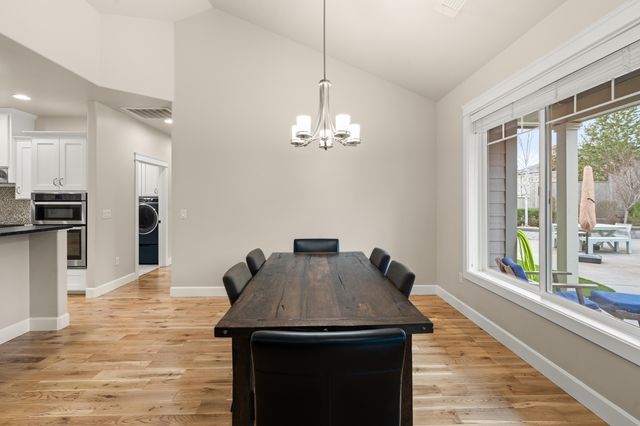 4035 Crystal Springs Drive, Medford, OR 97504