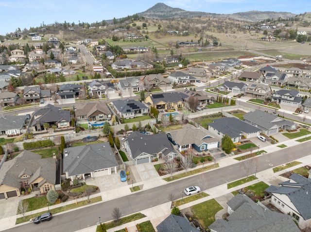 4035 Crystal Springs Drive, Medford, OR 97504