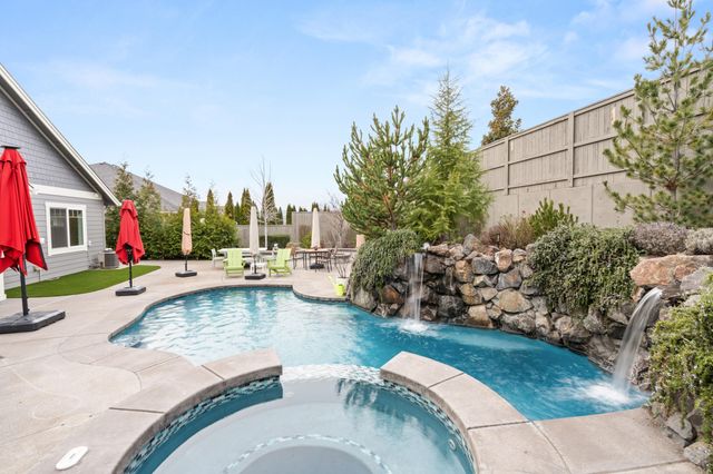 4035 Crystal Springs Drive, Medford, OR 97504