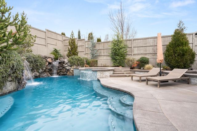 4035 Crystal Springs Drive, Medford, OR 97504