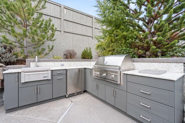 4035 Crystal Springs Drive, Medford, OR 97504