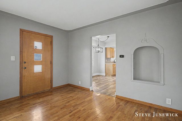 8261 Cottonwood Drive, Jenison, MI 49428