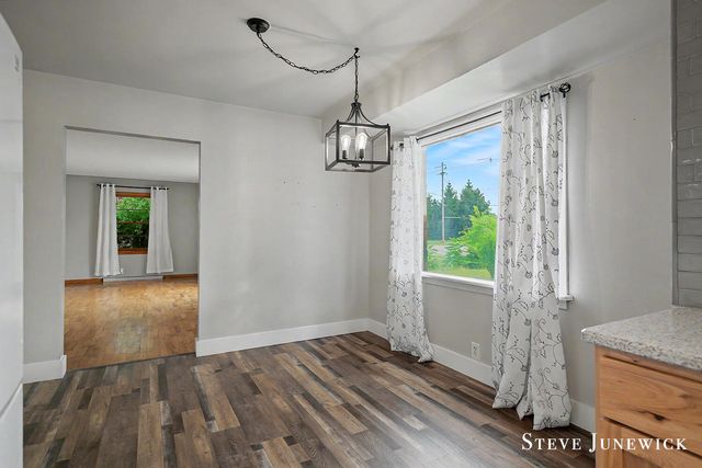 8261 Cottonwood Drive, Jenison, MI 49428