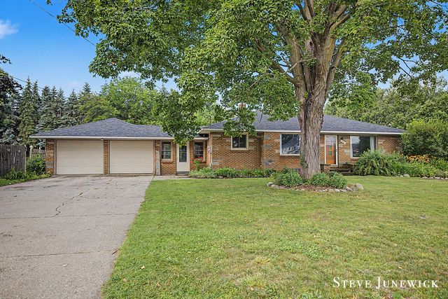 8261 Cottonwood Drive, Jenison, MI 49428
