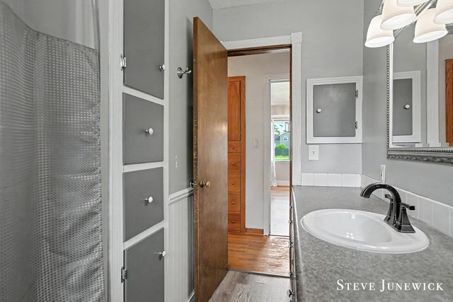 8261 Cottonwood Drive, Jenison, MI 49428