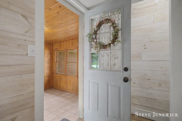 8261 Cottonwood Drive, Jenison, MI 49428