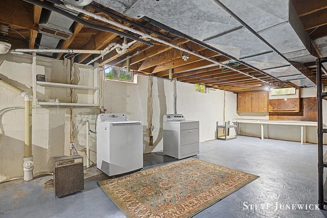 8261 Cottonwood Drive, Jenison, MI 49428