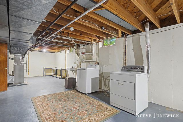 8261 Cottonwood Drive, Jenison, MI 49428