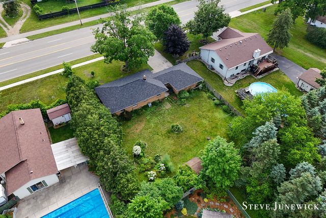 8261 Cottonwood Drive, Jenison, MI 49428