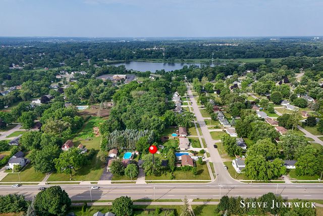 8261 Cottonwood Drive, Jenison, MI 49428