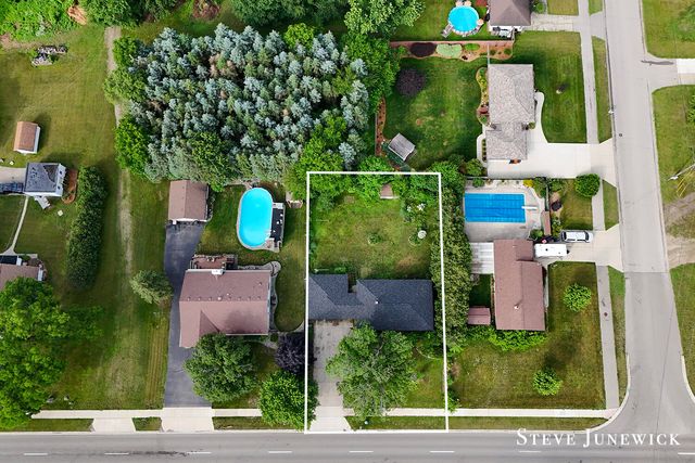 8261 Cottonwood Drive, Jenison, MI 49428