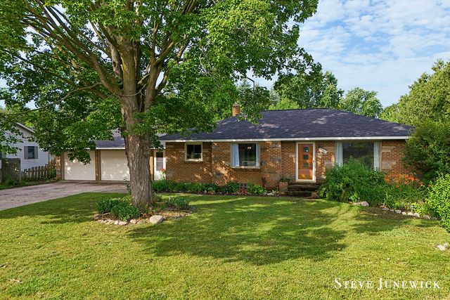 8261 Cottonwood Drive, Jenison, MI 49428