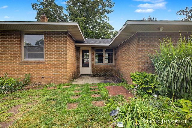 8261 Cottonwood Drive, Jenison, MI 49428