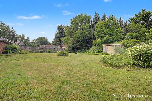 8261 Cottonwood Drive, Jenison, MI 49428