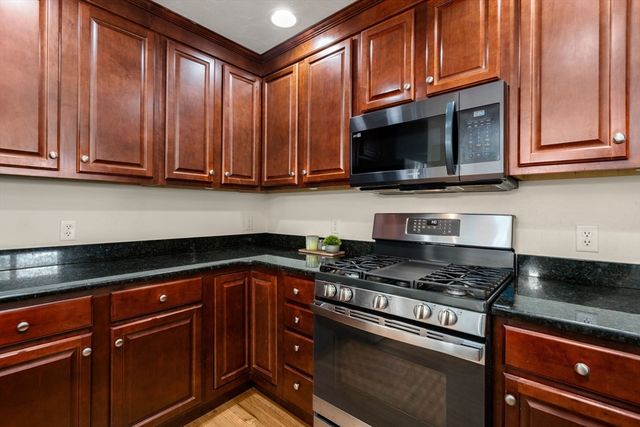 6 Azalea Ln 6, Grafton, MA 01519