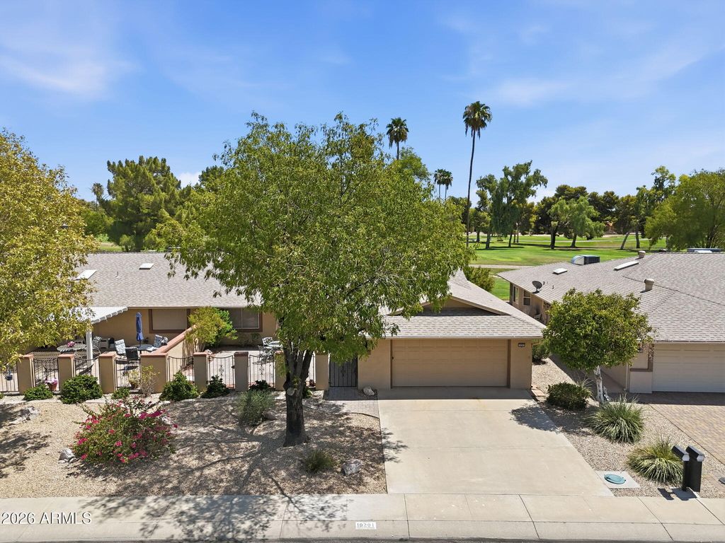 19201 N CONCHO Circle, Sun City, AZ 85373 — exterior