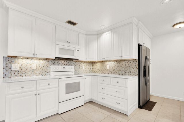 3 SE Paddock Circle, Tequesta, FL 33469