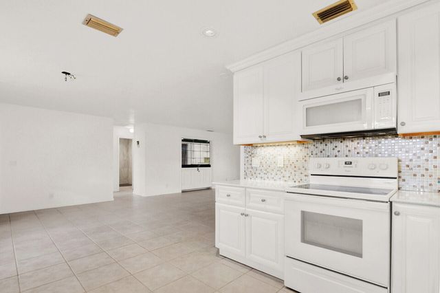 3 SE Paddock Circle, Tequesta, FL 33469