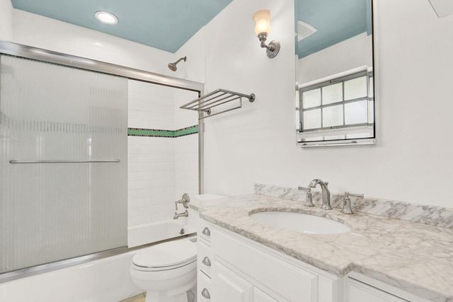 3 SE Paddock Circle, Tequesta, FL 33469