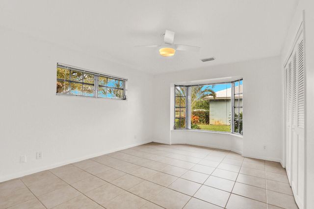 3 SE Paddock Circle, Tequesta, FL 33469