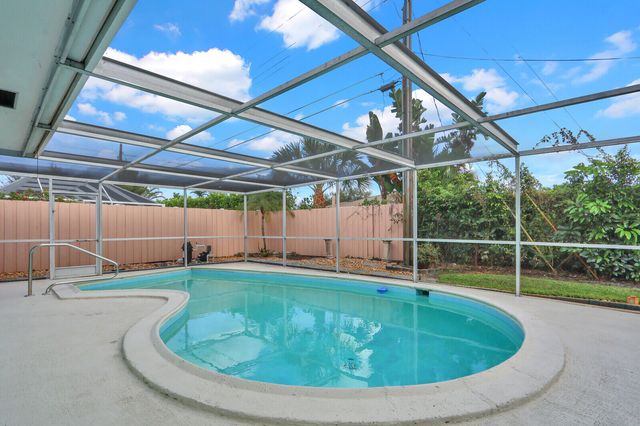 3 SE Paddock Circle, Tequesta, FL 33469
