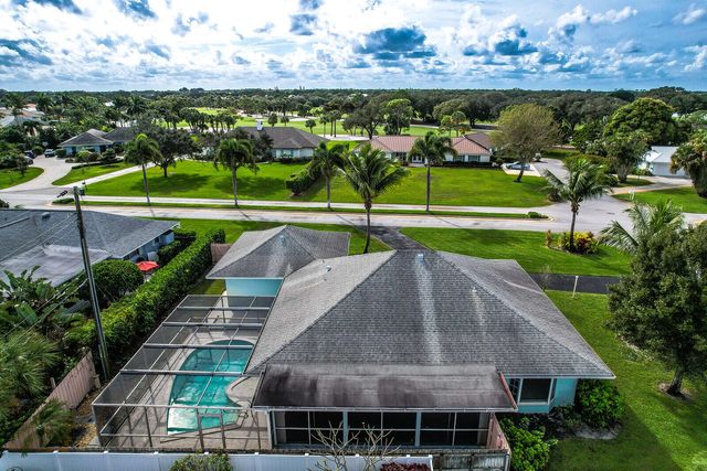 3 SE Paddock Circle, Tequesta, FL 33469