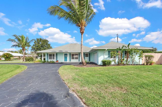 3 SE Paddock Circle, Tequesta, FL 33469