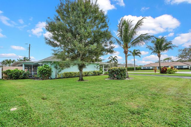 3 SE Paddock Circle, Tequesta, FL 33469