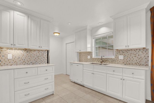 3 SE Paddock Circle, Tequesta, FL 33469