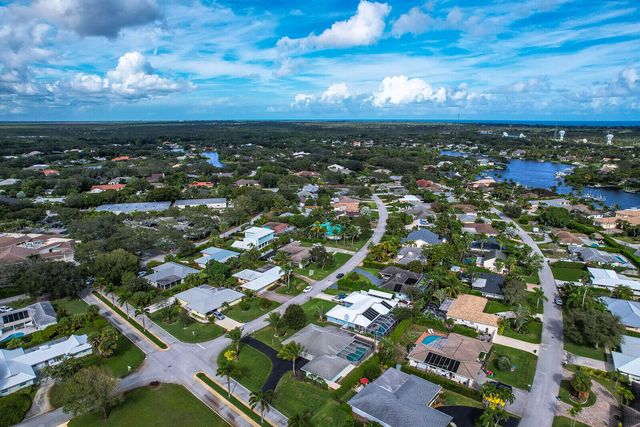 3 SE Paddock Circle, Tequesta, FL 33469