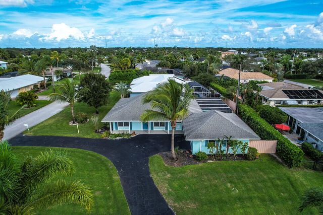 3 SE Paddock Circle, Tequesta, FL 33469