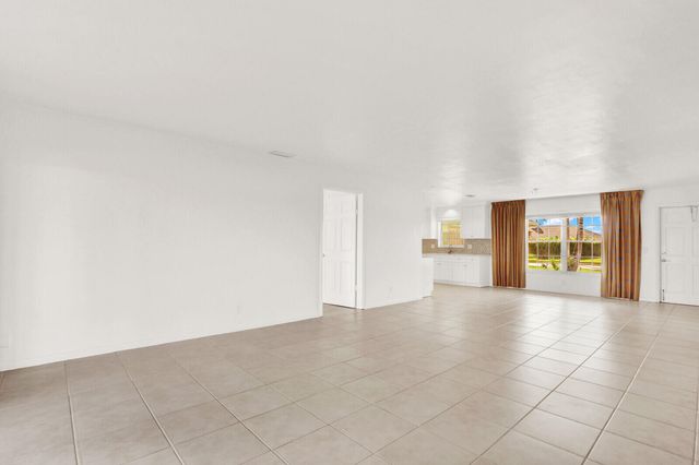 3 SE Paddock Circle, Tequesta, FL 33469