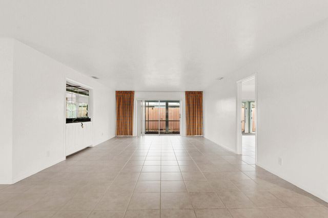 3 SE Paddock Circle, Tequesta, FL 33469