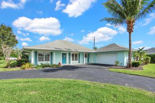 3 SE Paddock Circle, Jupiter, FL 33469