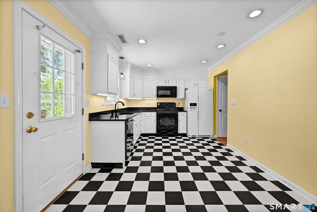 118 Gulf Street 21, Milford, CT 06460