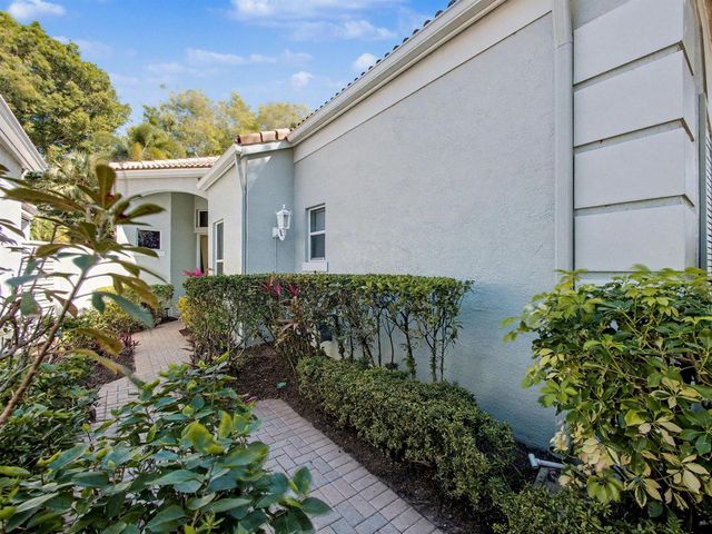 207 Sunset Bay Court, Palm Beach Gardens, FL 33418