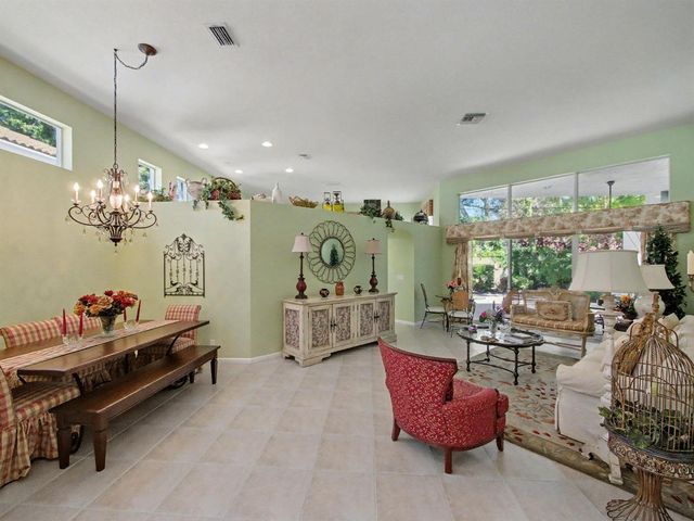 207 Sunset Bay Court, Palm Beach Gardens, FL 33418