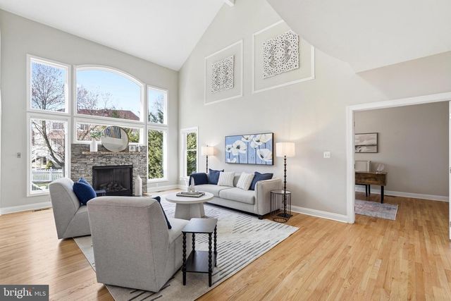 19925 INTERLACHEN CIR, Ashburn, VA 20147