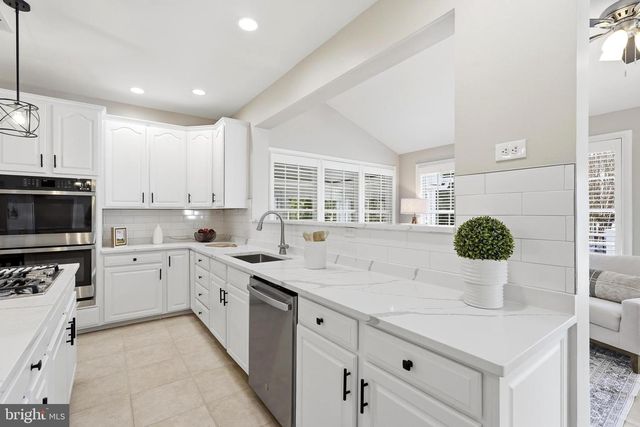 19925 INTERLACHEN CIR, Ashburn, VA 20147