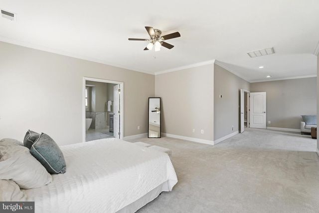 19925 INTERLACHEN CIR, Ashburn, VA 20147