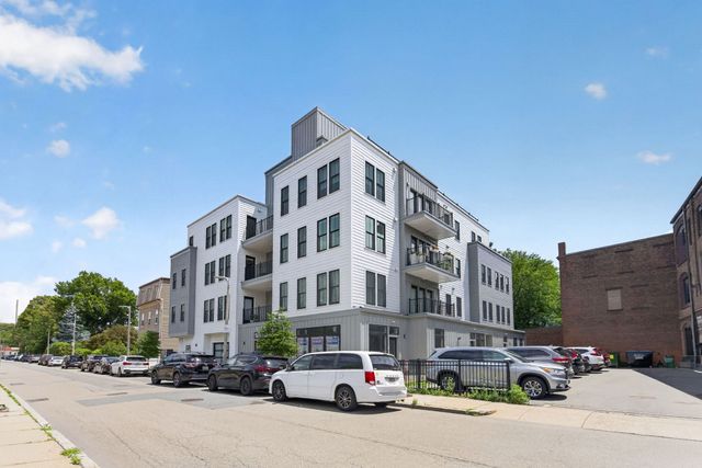 120 Brookside Ave 302, Boston, MA 02130
