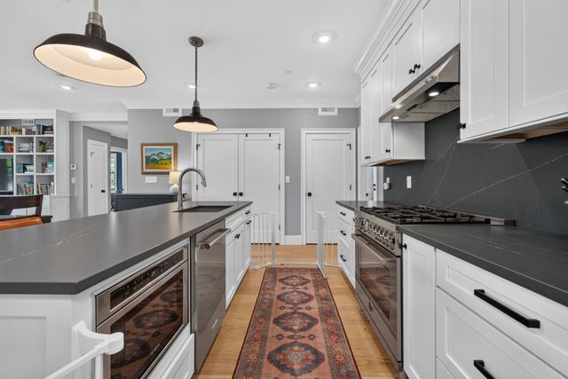 120 Brookside Ave 302, Boston, MA 02130