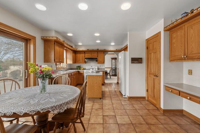 12605 N St Anne LANE, Mequon, WI 53092