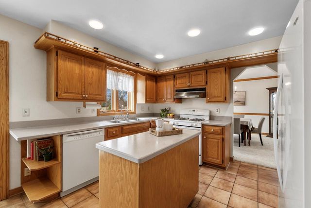 12605 N St Anne LANE, Mequon, WI 53092