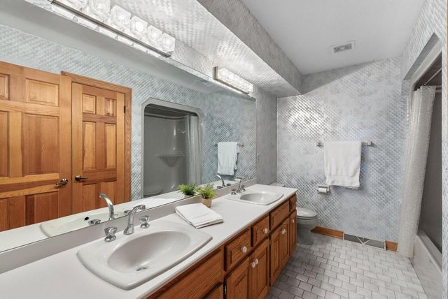 12605 N St Anne LANE, Mequon, WI 53092