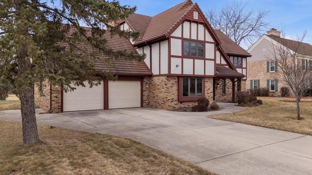 12605 N St Anne LANE, Mequon, WI 53092