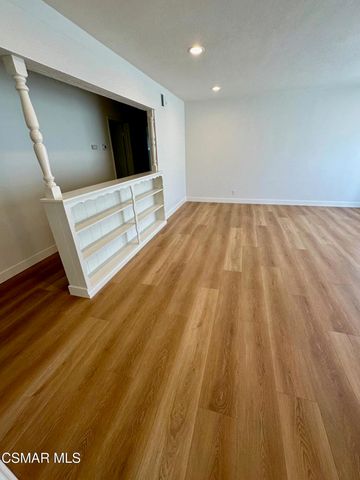 23939 Oxnard Street, Woodland Hills, CA 91367