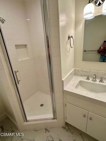 23939 Oxnard Street, Woodland Hills, CA 91367