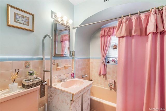 5732 138th Street, Flushing, NY 11355