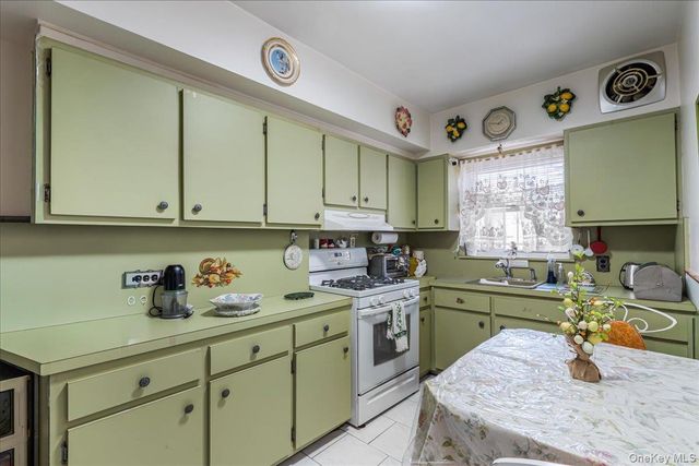 5732 138th Street, Flushing, NY 11355